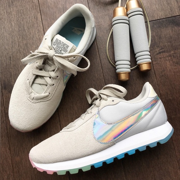 W NIKE PRE-LOVE O.X. Holographic Women's Sneakers - Picture 5 of 9